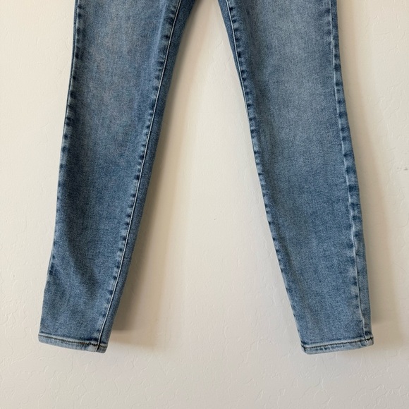 PacSun Classic Light Wash Super High Rise Jegging Skinny Jean Size 27 - Picture 2 of 8
